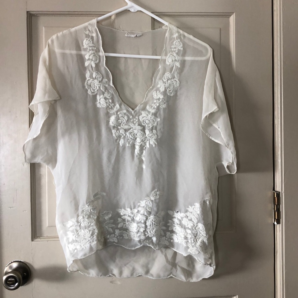 Adorable White rayon tee with floral detailing